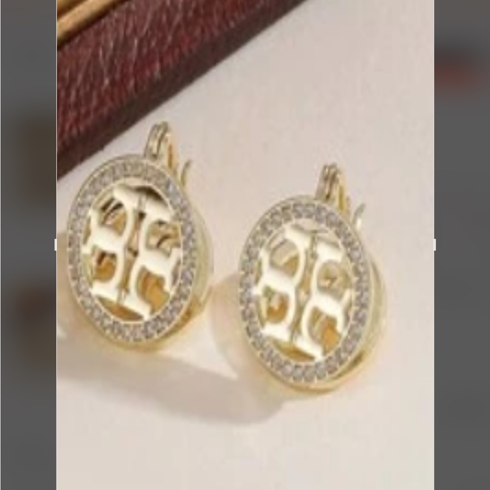 Elegant Gold   earrings Tory Burch ships in signature pouch - Picture 2 of 2